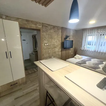 Entire Place In Zemun Apartment *